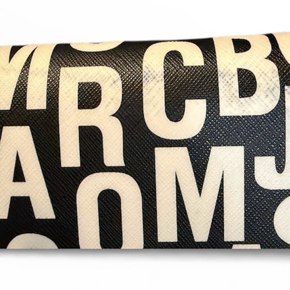 MARC JACOBS LOGO CONTINENTAL WALLET - Picture 11 of 13